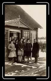 Group in doorway * 933 x 1620 * (1.38MB)